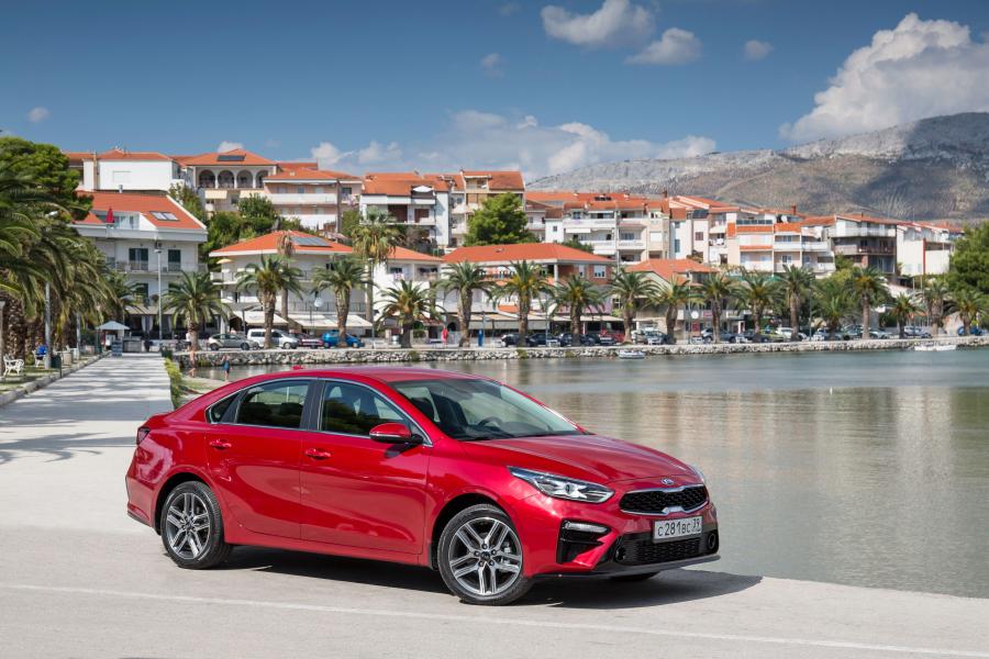  Kia Cerato 2018 года  (RU) (фото 9 из 12)